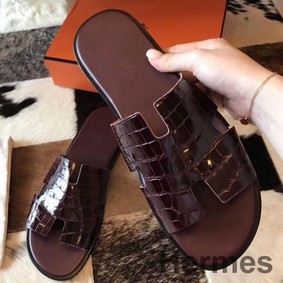 Hermes Izmir Sandals In Bordeaux Shiny Niloticus Crocodile