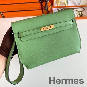 Hermes Kelly Depeches 25 Pouch in Vert Criquet Epsom Calfskin