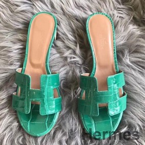 Hermes Oasis Sandals In Bamboo Shiny Niloticus Crocodile