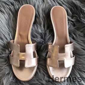Hermes Oasis Sandals In Champagne Swift Leather
